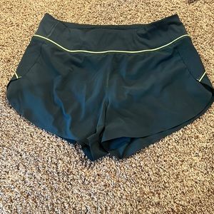 Athleta run with it short